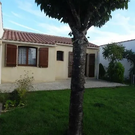 Dom wakacyjny House Maison Dans Quartier Residentiel Calme LʼAiguillon-sur-Mer