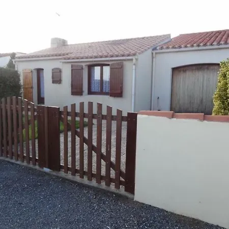 Dom wakacyjny House Maison Dans Quartier Residentiel Calme *